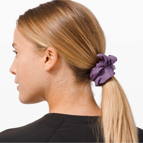 Lululemon Uplifting Scrunchie - Picture 2 of 3